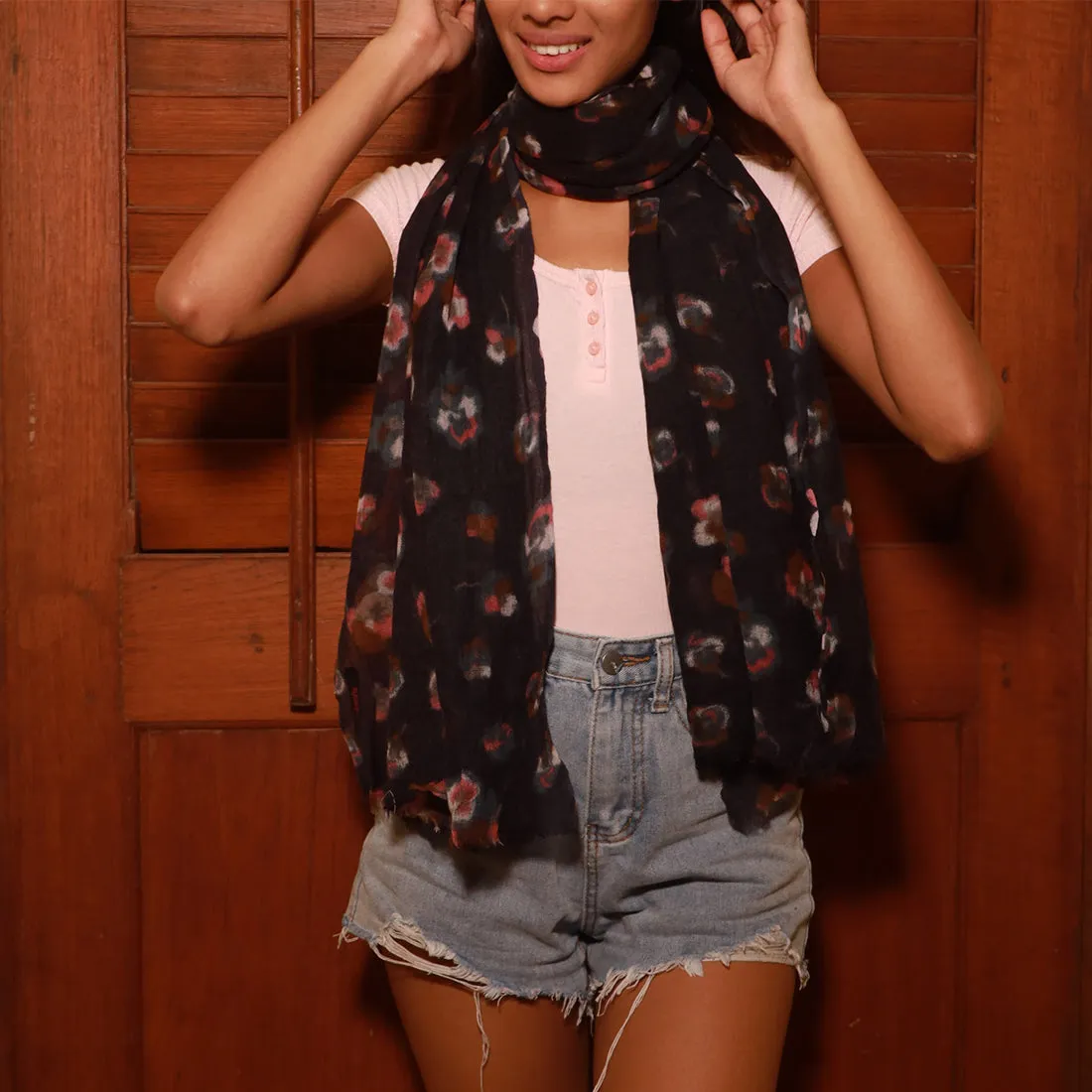 CONTEMPORARY FLORAL NAVY BLUE VISCOSE SCARF