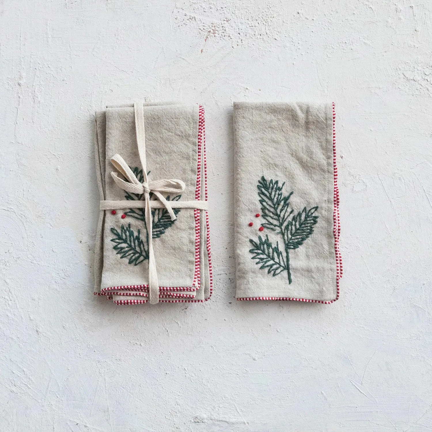 LINEN HOLLY EMBROIDERED NAPKINS